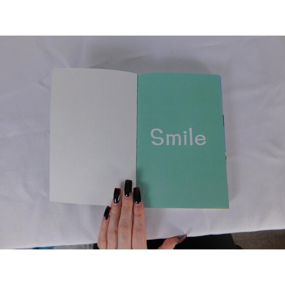 Smile Raina Telgemeier Graphic Novel Book Softcover Eisner Winner Scholastic Kid - Picture 4 of 5